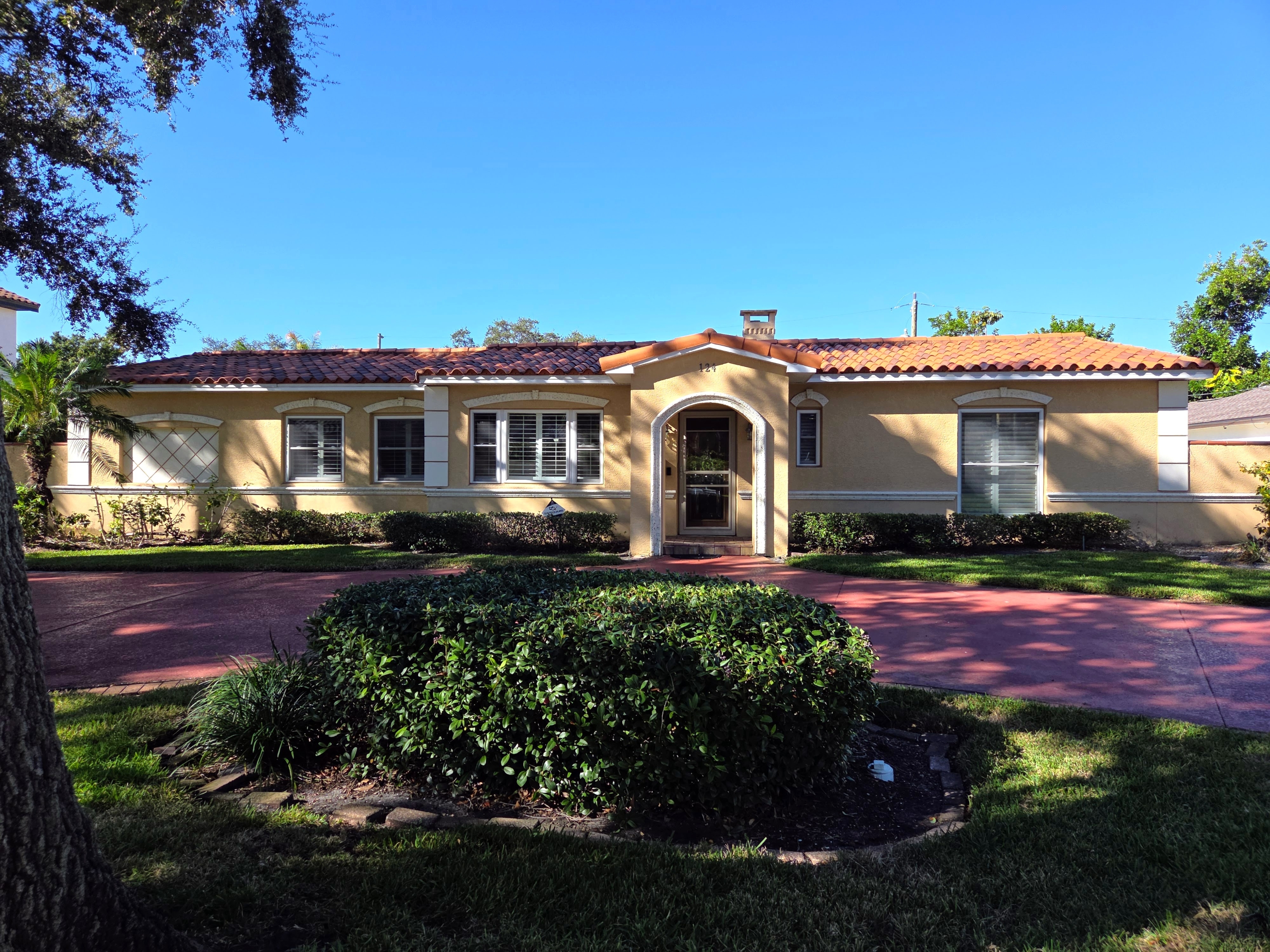 124 Giralda Boulevard Northeast
