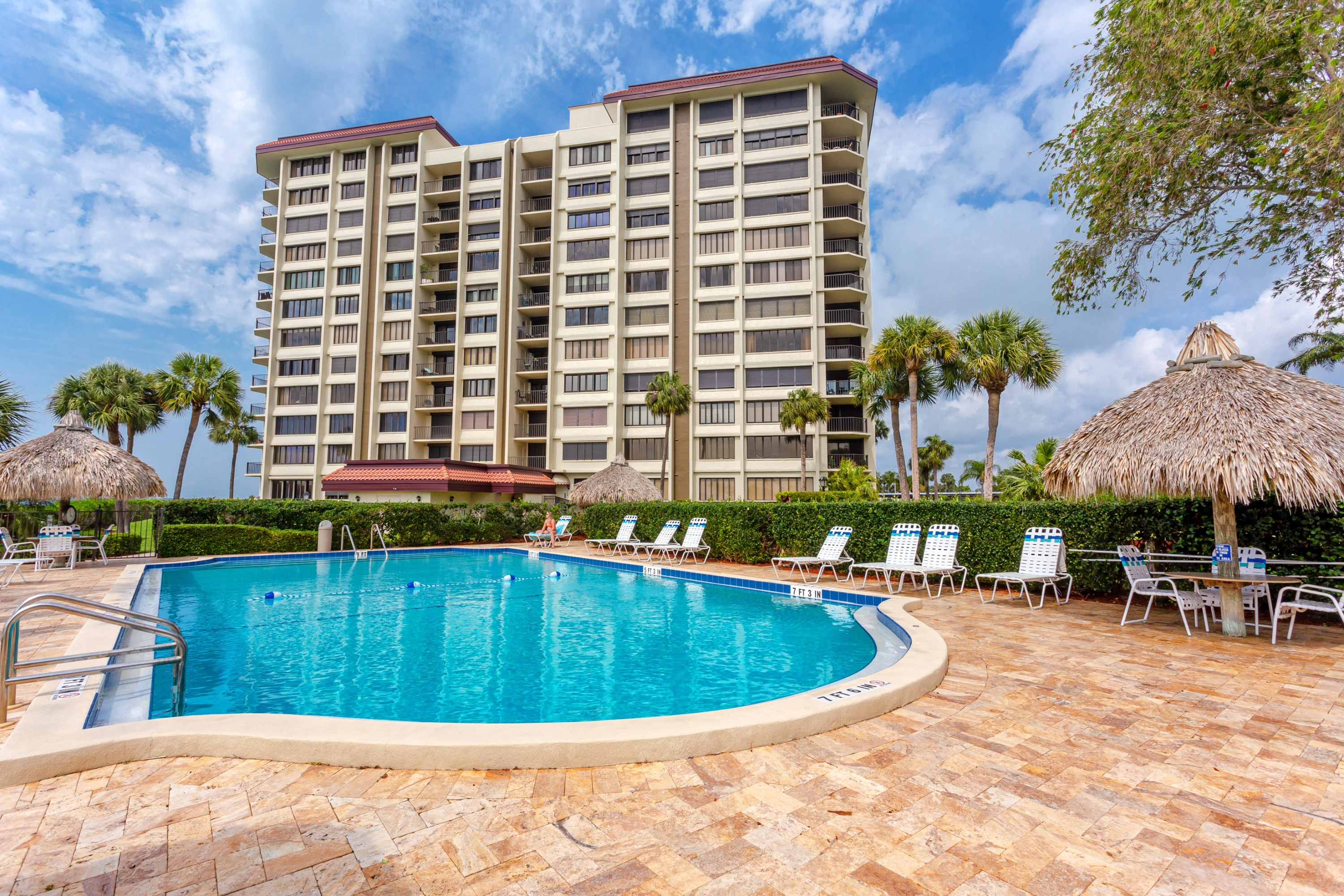 736 Island Way - 201